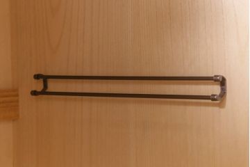 中古　伝統民芸家具　岩谷堂箪笥　漆塗り　味わい深い杢目が目を引く洋服タンス(ワードローブ)(R-041534)
