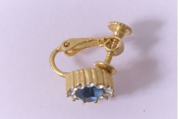 ヴィンテージ雑貨　ブルーのストーンが上品なビンテージイヤリング(アクセサリー)(R-041542)