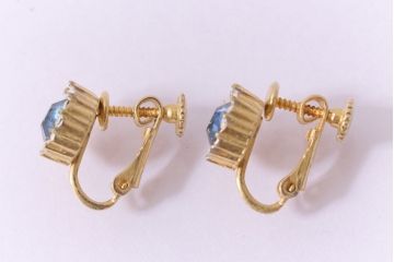 ヴィンテージ雑貨　ブルーのストーンが上品なビンテージイヤリング(アクセサリー)(R-041542)