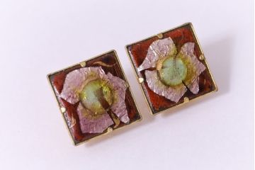 ヴィンテージ雑貨　花のモチーフが目を引くスクエア型のビンテージイヤリング(アクセサリー)(R-041543)