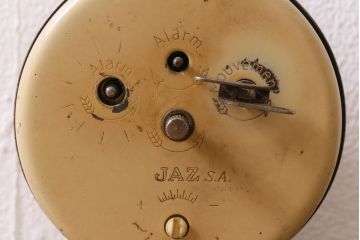 ジャンク品　アンティーク雑貨　フランスヴィンテージ　JAZ社　レトロな風合いが魅力の目覚まし時計(置時計、枕時計、ビンテージ)(R-041549)