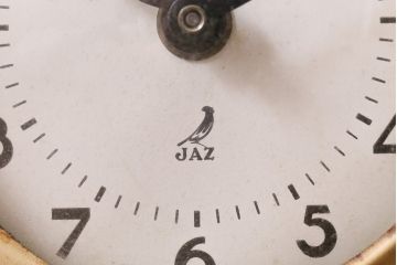 ジャンク品　アンティーク雑貨　フランスヴィンテージ　JAZ社　レトロな風合いが魅力の目覚まし時計(置時計、枕時計、ビンテージ)(R-041549)
