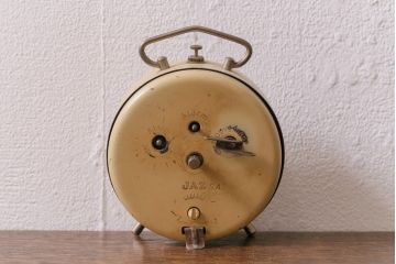 ジャンク品　アンティーク雑貨　フランスヴィンテージ　JAZ社　レトロな風合いが魅力の目覚まし時計(置時計、枕時計、ビンテージ)(R-041549)