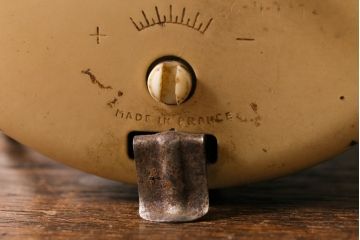 ジャンク品　アンティーク雑貨　フランスヴィンテージ　JAZ社　レトロな風合いが魅力の目覚まし時計(置時計、枕時計、ビンテージ)(R-041549)