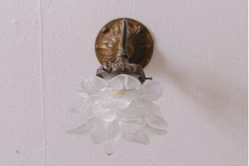ヴィンテージ照明　フランスビンテージ　青銅　花型シェードのウォールランプ(壁付け照明、壁掛け照明)(R-041551)