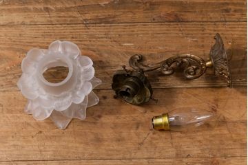 ヴィンテージ照明　フランスビンテージ　青銅　花型シェードのウォールランプ(壁付け照明、壁掛け照明)(R-041551)