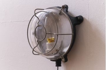 ヴィンテージ雑貨　フランスビンテージ　インダストリアルなカプセルランプ(ウォールランプ、壁付け、壁掛け照明)(R-041553)