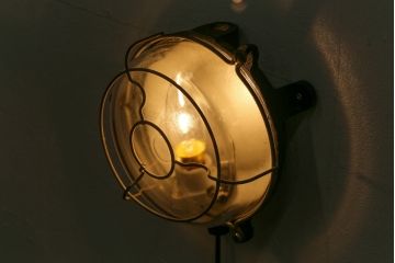 ヴィンテージ雑貨　フランスビンテージ　インダストリアルなカプセルランプ(ウォールランプ、壁付け、壁掛け照明)(R-041553)
