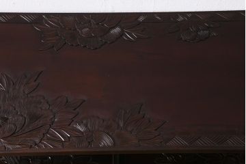 中古　伝統工芸　日光彫り　牡丹の彫刻が優美な印象の飾り棚(茶棚、違い棚、オープンラック)(R-041558)