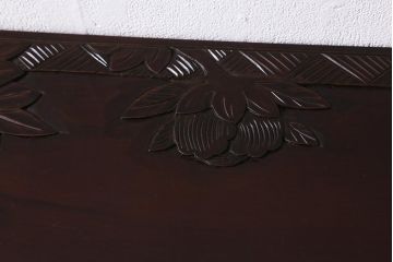 中古　伝統工芸　日光彫り　牡丹の彫刻が優美な印象の飾り棚(茶棚、違い棚、オープンラック)(R-041558)