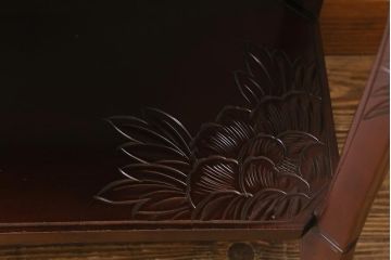 中古　伝統工芸　日光彫り　牡丹の彫刻が優美な印象の飾り棚(茶棚、違い棚、オープンラック)(R-041558)