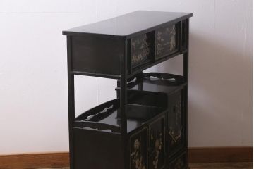 アンティーク家具　和製アンティーク　大正昭和初期　松竹梅・菊・蝶　時代物　繊細な螺鈿が目を引く飾り棚(茶棚、収納棚)(R-041559)