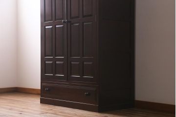 中古　松本民芸家具　シックな佇まいが魅力の引き出し付きワードローブ(洋服タンス、衣装箪笥)(定価約42万円)(R-041560)