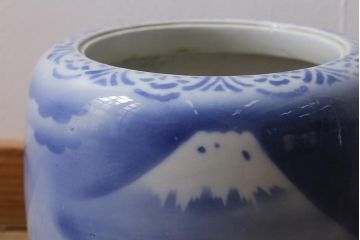 レトロ雑貨　富士山の図　淡い色が優しげな瀬戸火鉢(手あぶり、鉢カバー)(R-041566)