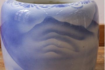レトロ雑貨　富士山の図　淡い色が優しげな瀬戸火鉢(手あぶり、鉢カバー)(R-041566)