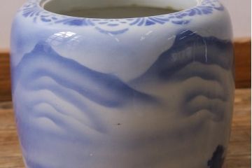 レトロ雑貨　富士山の図　淡い色が優しげな瀬戸火鉢(手あぶり、鉢カバー)(R-041566)