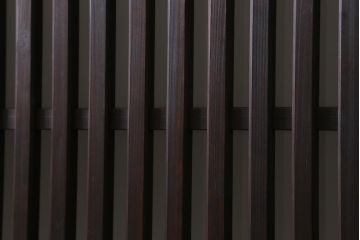 アンティーク建具　上手物!　腰板ケヤキ材　裏ガラス入り　すりガラス・結霜ガラス　職人技が光る格子戸2枚セット(引き戸)(R-041578)