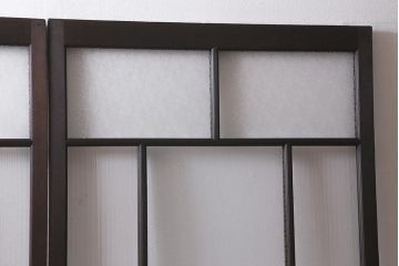 アンティーク建具　上手物!　腰板ケヤキ材・玉杢　ダイヤガラス・モールガラス・当店オリジナルガラス　凝った意匠が目を引く上品なガラス戸2枚セット(引き戸)(R-041579)