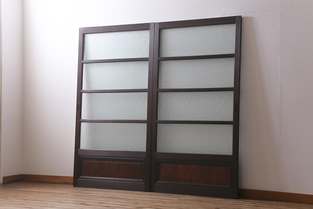 アンティーク建具　上手物!　腰板(欅材)　ダイヤガラス　落ち着いた色合いのレトロなガラス戸2枚セット　(R-041580)