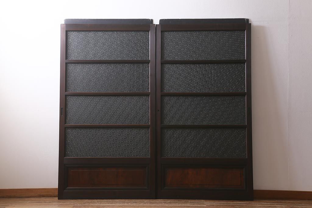 アンティーク建具　上手物!　腰板(欅材)　ダイヤガラス　落ち着いた色合いのレトロなガラス戸2枚セット　(R-041580)