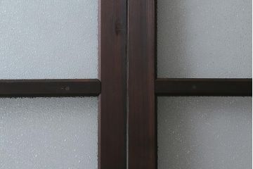 アンティーク建具　上手物!　腰板(欅材)　ダイヤガラス　落ち着いた色合いのレトロなガラス戸2枚セット　(R-041580)