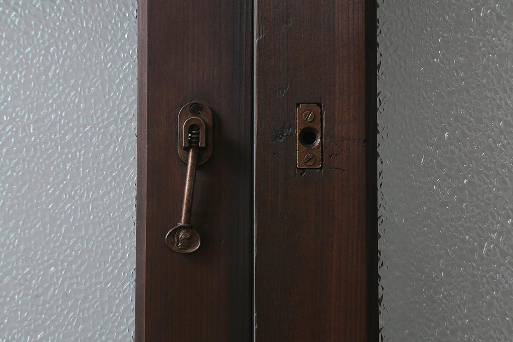 アンティーク建具　上手物!　腰板(欅材)　ダイヤガラス　落ち着いた色合いのレトロなガラス戸2枚セット　(R-041580)