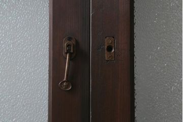 アンティーク建具　上手物!　腰板ケヤキ材　ダイヤガラス　落ち着いた色合いのレトロなガラス戸2枚セット(引き戸・建具)(R-041580)