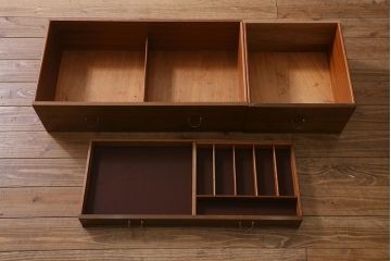 ヴィンテージ家具　北欧スタイル　G-PLAN(ジープラン)　ガラス戸　スタイリッシュな佇まいのサイドボード(サイドキャビネット、収納棚、ビンテージ)(R-041587)