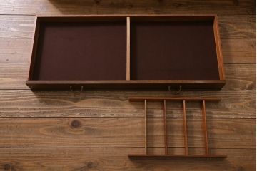 ヴィンテージ家具　北欧スタイル　G-PLAN(ジープラン)　ガラス戸　スタイリッシュな佇まいのサイドボード(サイドキャビネット、収納棚、ビンテージ)(R-041587)