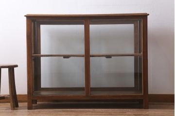 ヴィンテージ家具　ジャンクな風合いがおしゃれなガラスケース(ショーケース、陳列棚、飾り棚、ビンテージ)(R-041588)