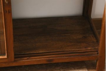 ヴィンテージ家具　ジャンクな風合いがおしゃれなガラスケース(ショーケース、陳列棚、飾り棚、ビンテージ)(R-041588)