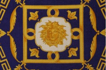 中古　イタリア　VERSACE(ヴェルサーチ)　スリーシーターソファ(三人掛け、3人掛け、トリプルソファ)(定価約180万円)(R-041591)