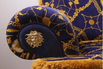 中古　イタリア　VERSACE(ヴェルサーチ)　スリーシーターソファ(三人掛け、3人掛け、トリプルソファ)(定価約180万円)(R-041591)