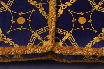 中古　イタリア　VERSACE(ヴェルサーチ)　スリーシーターソファ(三人掛け、3人掛け、トリプルソファ)(定価約180万円)(R-041591)