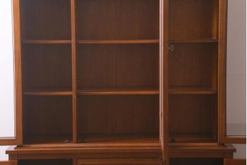 中古　DREXEL HERITAGE(ドレクセルヘリテイジ)　Triune(トライユン)　チャイナ　食器棚(キャビネット、収納棚、飾り棚)(定価約85万円)(R-041592)