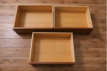 中古　DREXEL HERITAGE(ドレクセルヘリテイジ)　Triune(トライユン)　チャイナ　食器棚(キャビネット、収納棚、飾り棚)(定価約85万円)(R-041592)