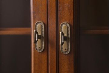 中古　DREXEL HERITAGE(ドレクセルヘリテイジ)　Triune(トライユン)　チャイナ　食器棚(キャビネット、収納棚、飾り棚)(定価約85万円)(R-041592)