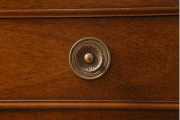 中古　DREXEL HERITAGE(ドレクセルヘリテイジ)　Triune(トライユン)　チャイナ　食器棚(キャビネット、収納棚、飾り棚)(定価約85万円)(R-041592)