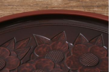 鎌倉彫　白日堂　伊志良不説作　丸盆　箱付き(和盆、木製盆、漆器)(R-041598)