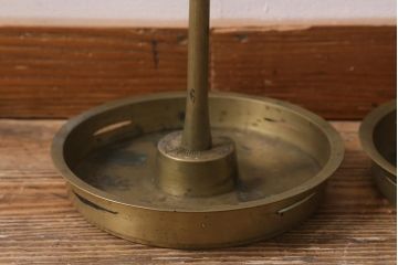 アンティーク雑貨　明治大正期　真鍮製　燭台一対(ろうそく立て、仏具)(R-041599)