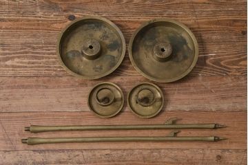 アンティーク雑貨　明治大正期　真鍮製　燭台一対(ろうそく立て、仏具)(R-041599)