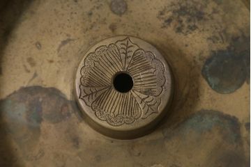 アンティーク雑貨　明治大正期　真鍮製　燭台一対(ろうそく立て、仏具)(R-041599)