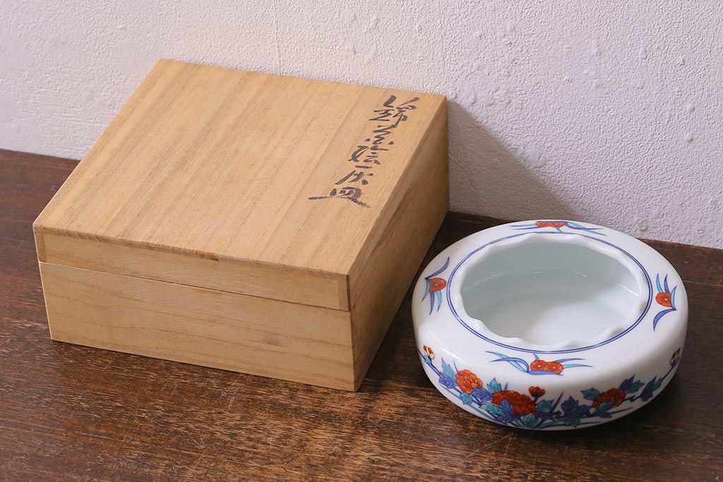 未使用品　今泉今右衛門　錦花絵灰皿　箱付き(色鍋島、色絵)(R-041602)