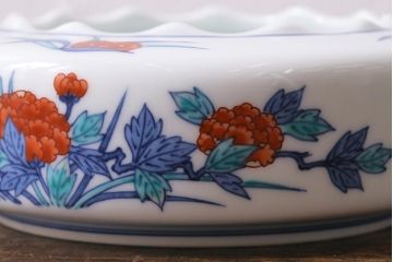 未使用品　今泉今右衛門　錦花絵灰皿　箱付き(色鍋島、色絵)(R-041602)