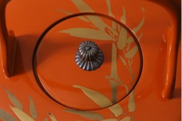 アンティーク雑貨　和製アンティーク　大正期　朱漆　鶴図柄銚子　箱付き(漆器)(R-041605)