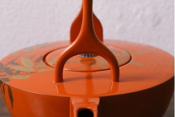 アンティーク雑貨　和製アンティーク　大正期　朱漆　鶴図柄銚子　箱付き(漆器)(R-041605)