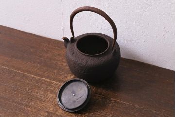 アンティーク雑貨　古民具　明治大正期　祥雪堂 造　鉄瓶(斑紫銅蓋、鉄ビン、茶道具)(R-041606)
