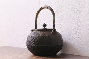 アンティーク雑貨　古民具　大日本釜師長　名越昌晴 造　鉄瓶(銅蓋、鉄ビン、茶道具)(R-041607)