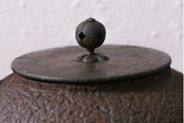 アンティーク雑貨　古民具　大日本釜師長　名越昌晴 造　鉄瓶(銅蓋、鉄ビン、茶道具)(R-041607)
