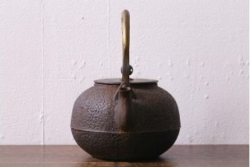 アンティーク雑貨　古民具　大日本釜師長　名越昌晴 造　鉄瓶(銅蓋、鉄ビン、茶道具)(R-041607)